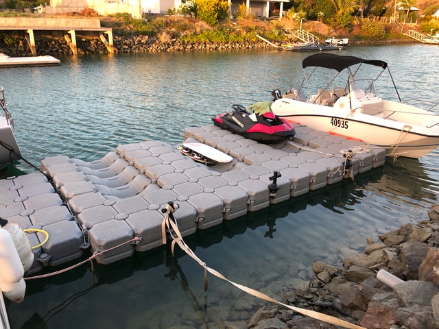 ?？堪搴献靼咐?></dt>
          <dd>
            <h4>停靠板合作案例<small></small></h4>
            <p> 廣州市寶琳塑料制品有限公司專(zhuān)業(yè)生產(chǎn)各類(lèi)滾塑浮箱，浮球及水上用品。此類(lèi)產(chǎn)品外殼采用高強(qiáng)度環(huán)保塑膠制造，一次成型，具良好的抗紫外線(xiàn)能力，耐高溫，耐酸堿，耐撞擊，強(qiáng)度高，不易老... </p>
            +more </dd>
        </dl>
 </div>
    </div>
  </div>
</div>
<div   id=